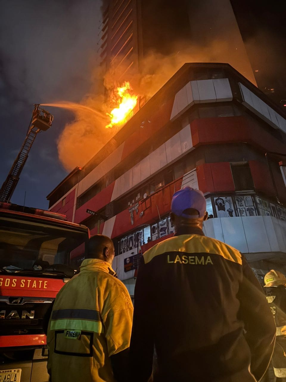 12 Injured as Fire Guts 22-storey Building on Lagos Island